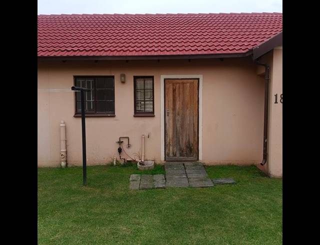 3 BEDROOM TOWNHOUSE FOR SALE IN MEREDALE